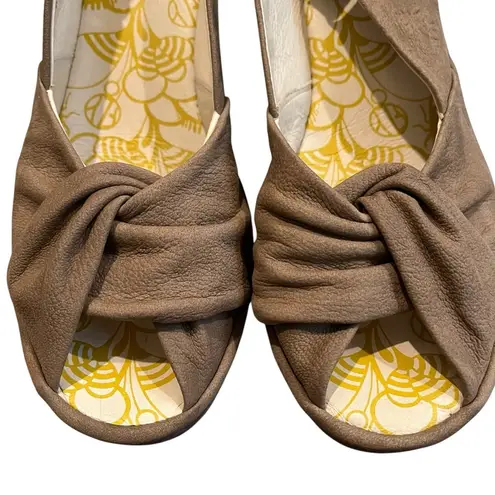 Fly London Yates Taupe Nubuck Wedge Sandal, Sz 39