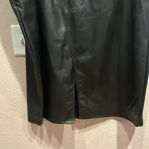 Time And Tru New Wonen’s High Rise Faux Leather Black MidiSkirt Size 22W NWT
