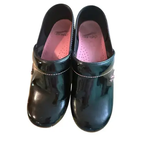 Dansko Black Patent Leather Nursing Clogs Womens Pink Breast Cancer Awareness Ri