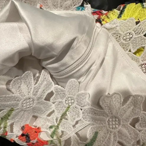 Badgley Mischka FLORAL EYELET SHORT SLEEVE CROPPED BACK ZIPPERED WHITE GREEN TOP