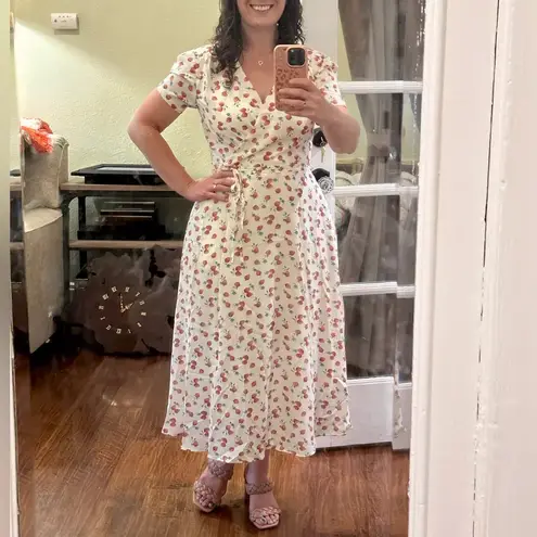 Ivy City Co Lucy Dress in Strawberry Fields Size 4x Plus Size White Red Midi