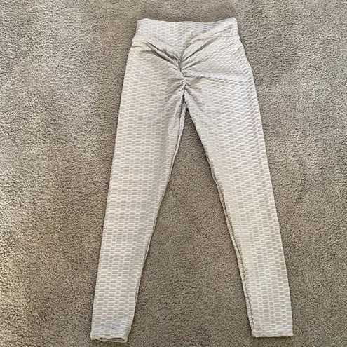 Women’s Leggings/High Waisted Yoga Pants Textured Gray Fabric Size M NEW Size M