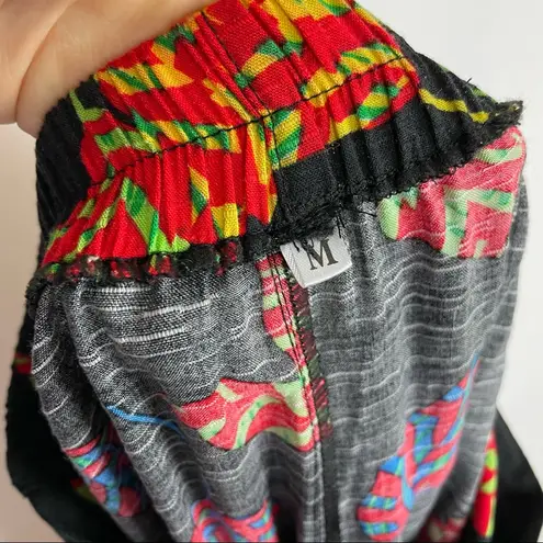 Beachy Leaf Pattern Pants Tapered Black Bright Elastic Waistband Casual Playful Size M