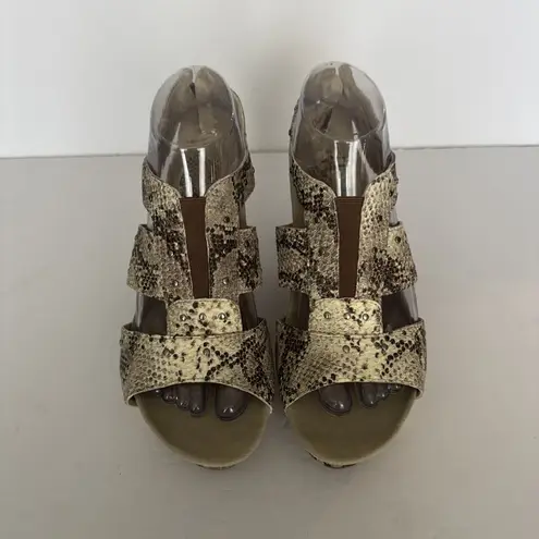 Earthies Sandles Santiago Beige Snake Embossed Leather Studded Edgy Animal 8 B Tan