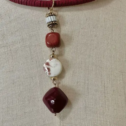 C 1946 gold tone orange metal choker pendant necklace