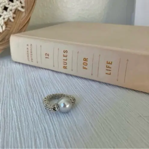Silver Pearl Ring Vintage “Twyla” Elegant Classic Style Minimal Pearlcore