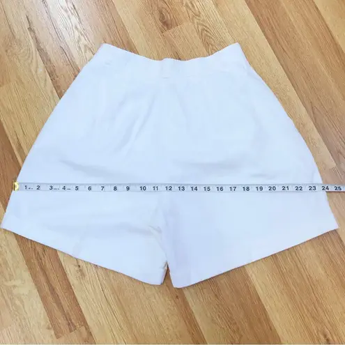 VINTAGE 80s 90s White Pleated High Waist Classic Shorts Cuffed Flared Leg Size 2