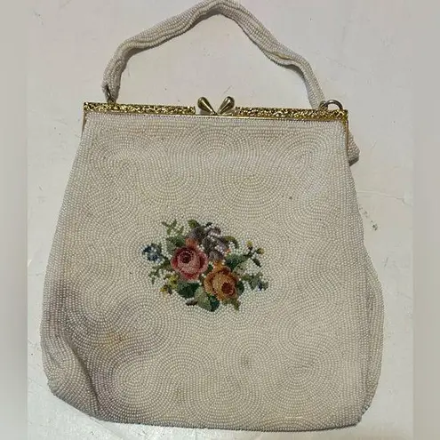 Floral White vintage Beaded Handbag