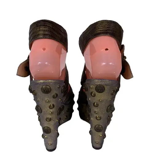 GUILLAUME HINFRAY GOLD AN BLUE LEATHER STUDDED DISTRESSED WEDGE HEELS (36) Size 5