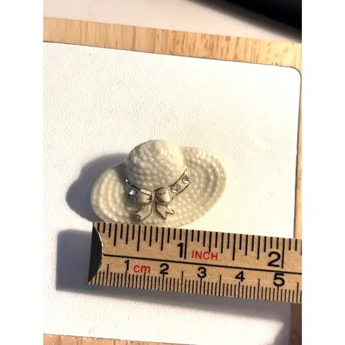 Lenox Ceramic Hat Brooch With Rhinestone Bow Accent White Textured Finish Pinbac Gold