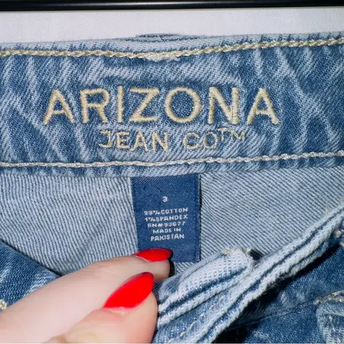 Arizona Jeans Arizona Jean Co. Light Wash Denim High Waisted Distressed Mom Jeans size 3