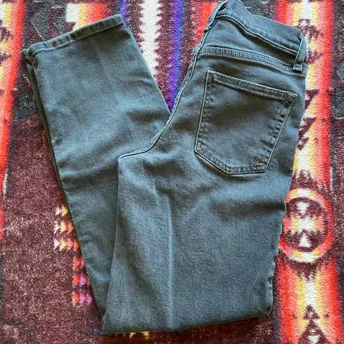 Silver Jeans Dad Jean. Y2K. 5 Pocket Style. High Rise. Straight Leg. Black Indigo Wash. 24/30.