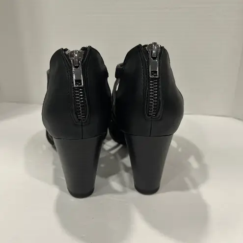 Easy Street Womens Amaze Heeled Sandals. Size: 7. Color: Black