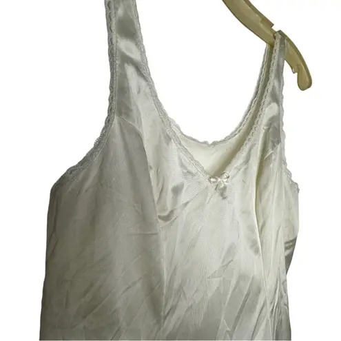 Vassarette  Nylon Slip Top