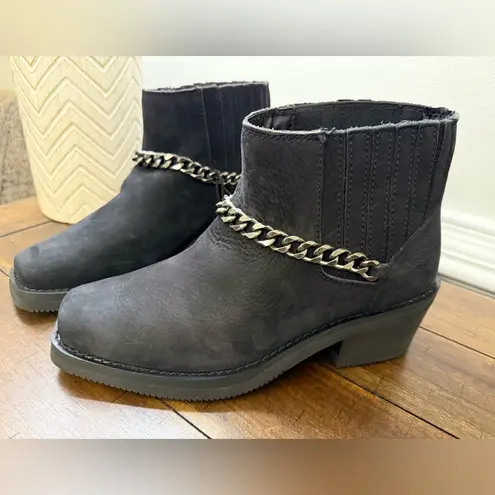 NEW HARLEY DAVISON WOMEN'S KORSEN CHAIN ANKLE
BOOT size 7.5 Black