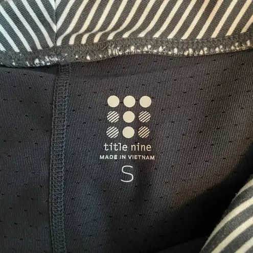 Title Nine  Women S Gray White Stripe Buttah Skirt Skort Lined Athletic Gorpcore