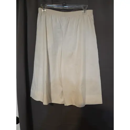 Madison Off White High Waist Shorts, Pleated Front, Women's Medium Preppy Shorts Tan