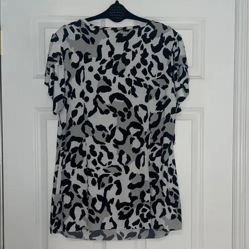 Chic Black and White Leopard Print Top Size XL