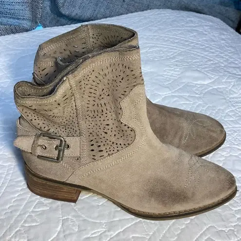 Naughty Monkey boot size 7 1/2