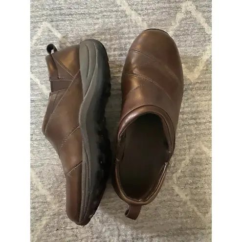 LL Bean Brown Leather Comfort Skip On Shoes Rubber Sole Size 9 Women's