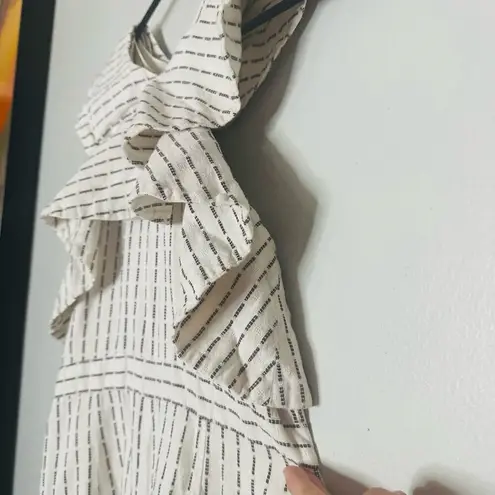 Amur White Black Pinstripe Ruffled Seersucker Zip Up Back Knit Romper Size 4