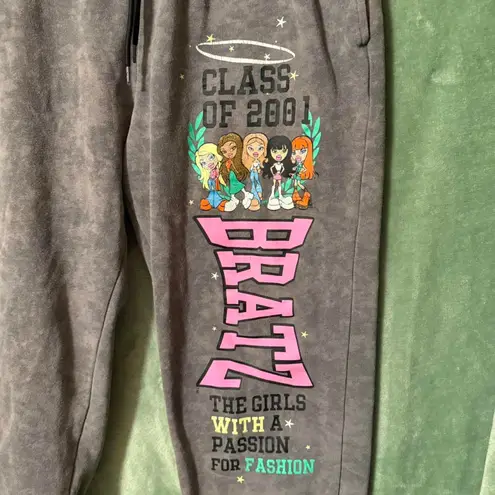 Grey Bratz “Class of 2001” Jogger Sweatpants (Size XL) Gray