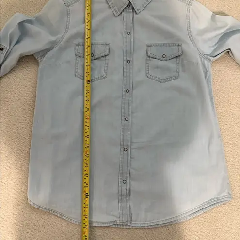 Arizona Jeans Arizona Jean Co light blue button down denim shirt 100% cotton in L - Image 6