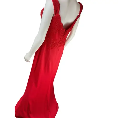 May Queen Couture Sleeveless Lace Detailing High Slit Prom Evening Dress 12 Red