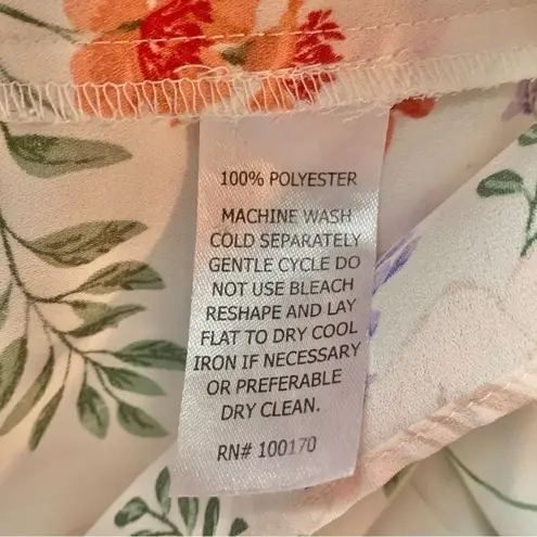 St. Tropez WOMEN'S White Floral V-Neck Sleeveless Blouse