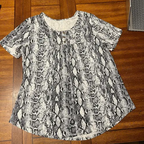 Popyoung Plus Size 3XL Snakeskin Blouse Tunic Rayon Spandex Top White