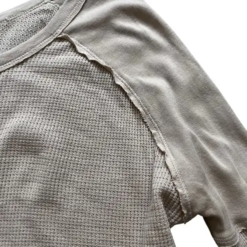 Aritzia TNA Alder Thermal Long Sleeve Waffle
Knit Relaxed Fit Top, Sz XS