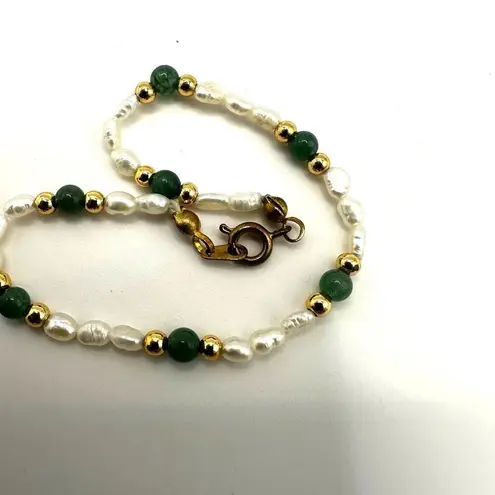 Jade freshwater Pearl stretchy bracelet Green