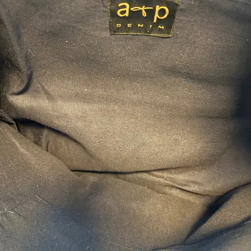 A & P DENIM MULTICOLORED BOHEMIAN TOTE ONE ZIP POCKET INSIDE CLEAN INTERIOR Blue