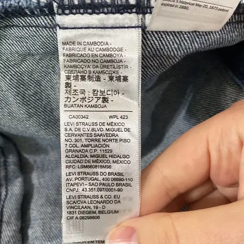 Levi's Levi’s Premium 90's trucker oversized distressed jacket in mid wash blue size L