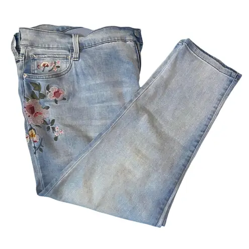 Boutique Women 22W Ankle Light Wash Floral Embroidered Jeans Feminine Streetwear Blue