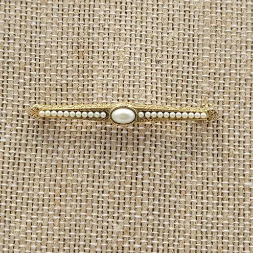 The Bar Vintage Faux Pearl Brooch Pin Gold Tone Victorian Revival Art Deco