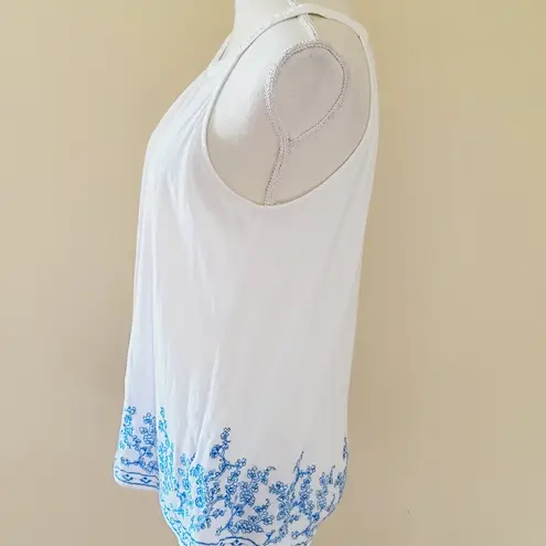 Skies Are Blue Stitch Fix white blue embroidered halter tank size medium