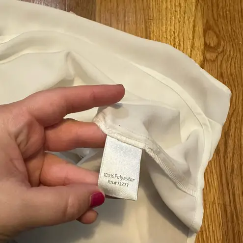 LC Lauren Conrad  Women’s Large Sleeveless Keyhole Floral Ruffle White Top