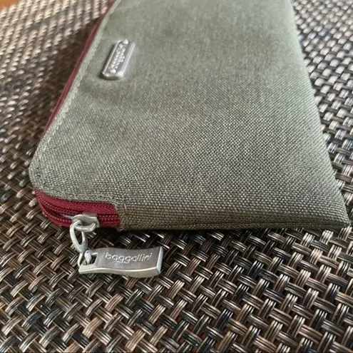 Baggallini Bagallini Fabric Zipper Wristlet Green Red Trim NWOT