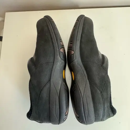 Dansko Women's Celeste Leather Flat, Grey Burnished Nubuck 39