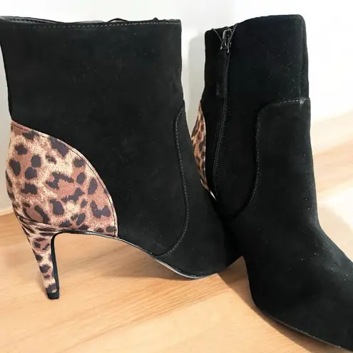 New no Box Violet & Red Quintin Black and Leopard Suede Heeled Booties Sz 8 1/2