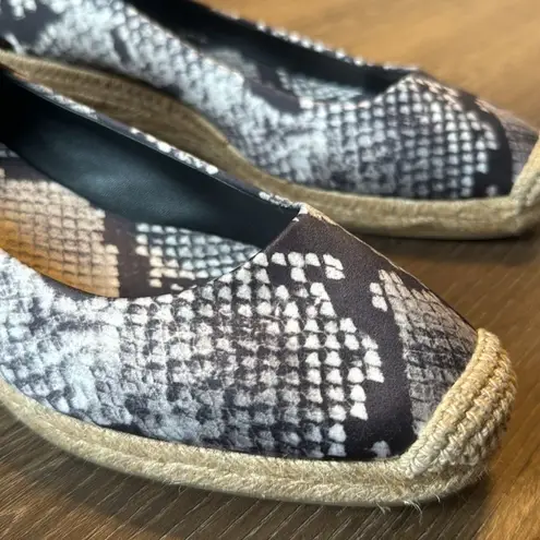 Tory Burch  Heather ankle wrap Wedge Espadrilles shoes in snake print size 9.5 M - Image 5