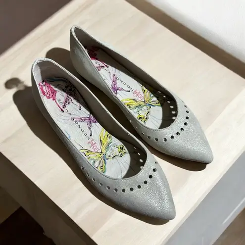 Sacha London Cream Sparkle Cut Out Flats Size 37 USA 6.5 Vintage Silver