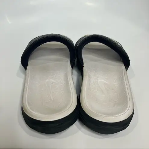 Nike  Benassi solarsoft slides black & white size 5‎