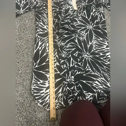 Black Label Size Medium Black White Floral Print Ruffle Dress NWT $188