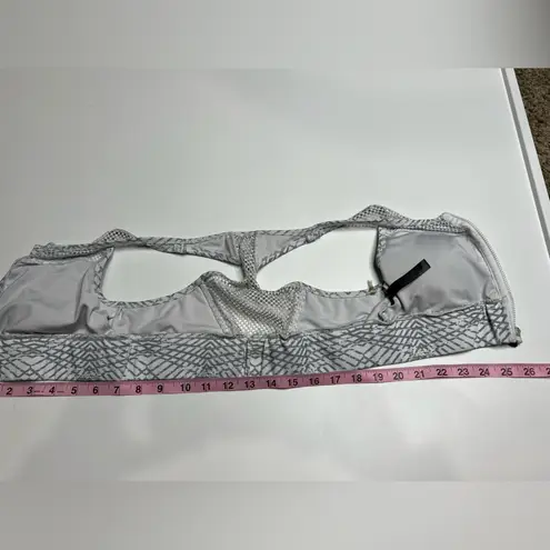 Sam Edelman  geometric zip front sports bra size small