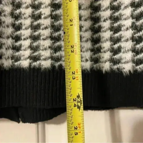 Tahari  Eyelash Fringe‎ Houndstooth Button Front Cardigan Sweater Size Medium