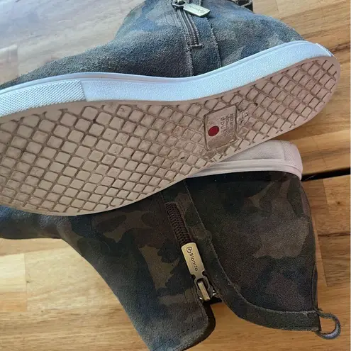 Blondo Camo Waterproof Suede Slip-On Sneakers Ankle Booties size 7