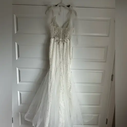 Mac Duggal Embellished Sleeveless Bow Tie Shoulder V-Neck Mermaid Gown