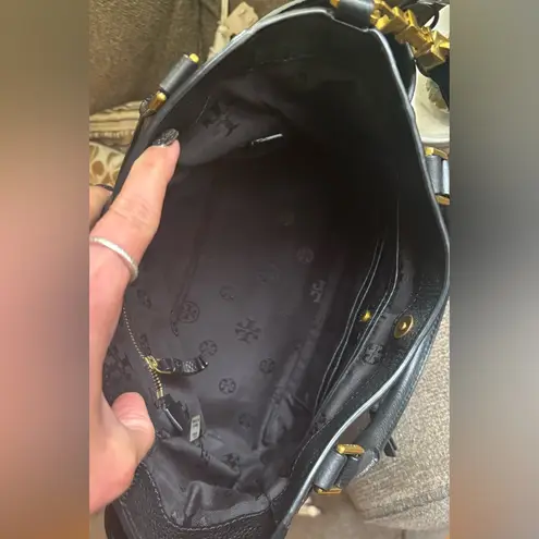 Tory Burch Authentic  Pebbled leather Leather magnetic snap Crosby/satchel